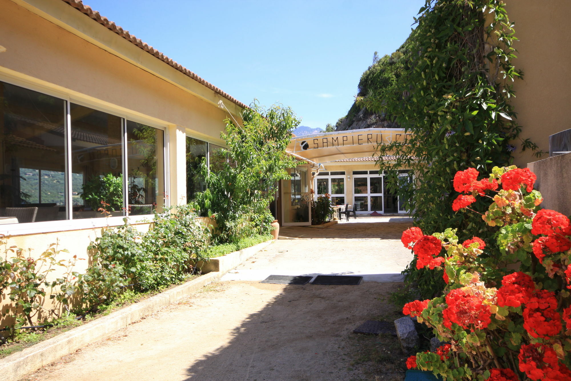 Hotel Sampiero بروبرِيانّو المظهر الخارجي الصورة